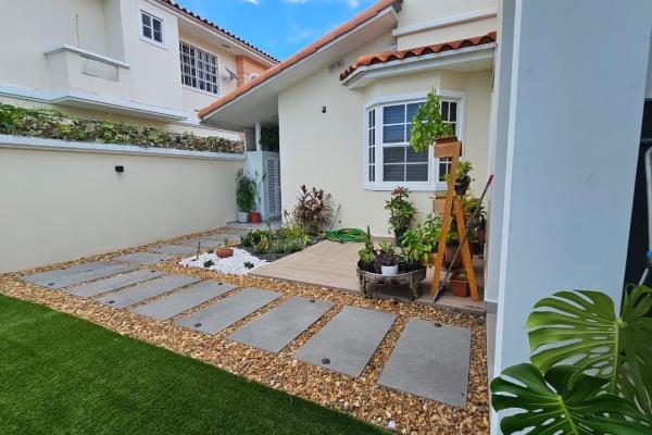 Venta casa unifamiliar de esquina remodelada costa sur