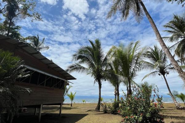 Casa frente al mar fuera de la red en venta