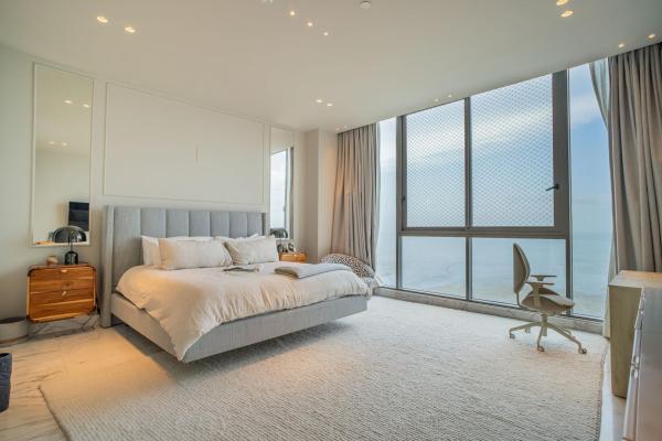 For sale 4-bedroom penthouse in ph regalia