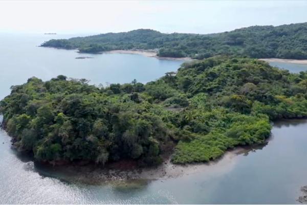 Land in isla del rey, playa mateo