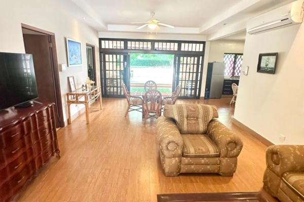 Se vende casa con amplio terreno en coronado, club del golf