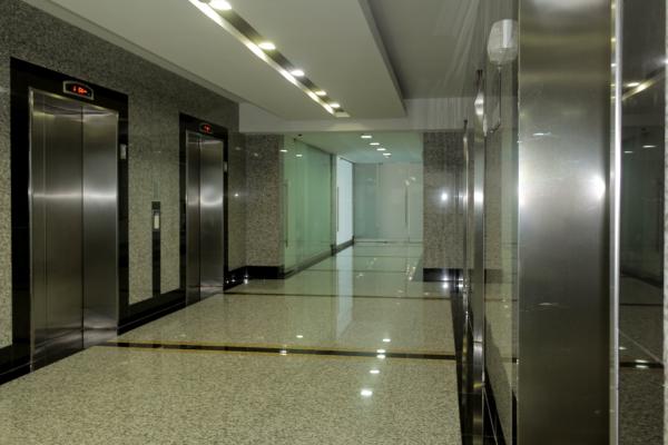 Alquiler oficina amoblada en torre bicsa, avenida balboa