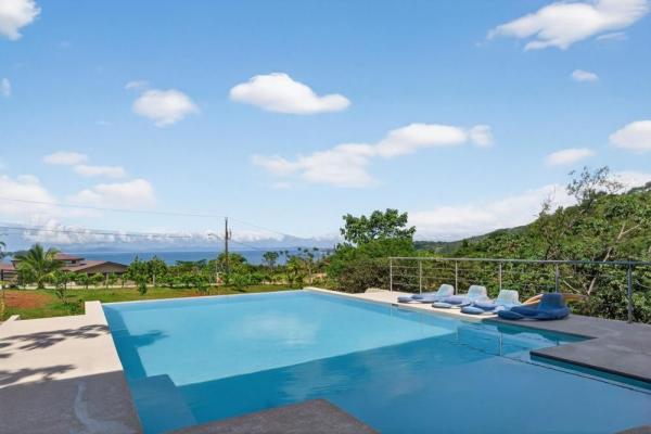 Turnkey ocean-view luxury villa in sea view hills