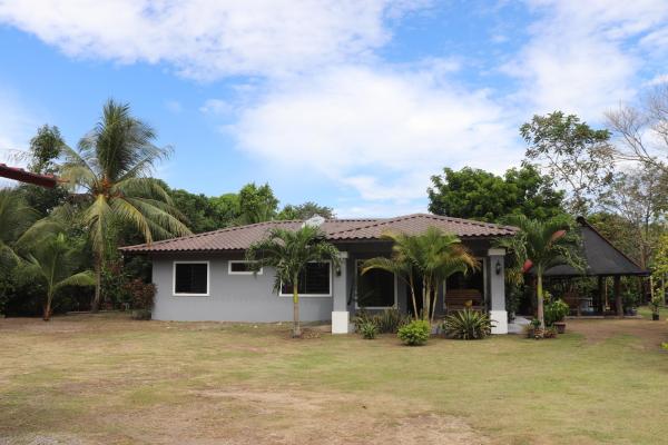 Spacious property with 2,182 m²