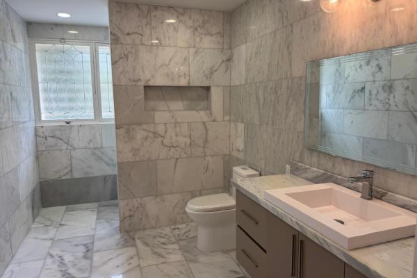 Venta o alquiler de espectacular casa en altos del golf con piscina