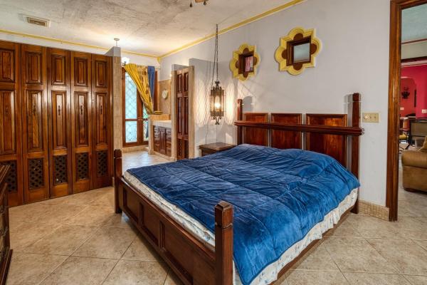 Finca residencial de 3,69 hectáreas con lagos, río y bosque.