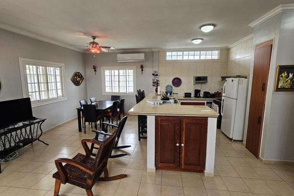 House in coronado with pool and 1000m2 land
