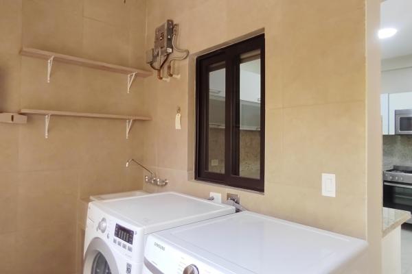 Vendo townhome en embassy club para inversionistas. generando renta.