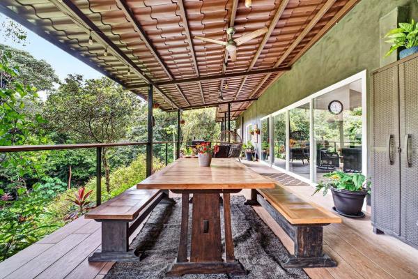 Finca ribereña con dos casas en 3,14 acres.