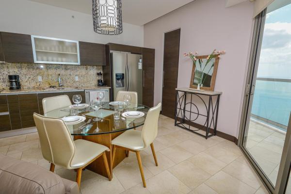 Apartamento remodelado de 2 habitaciones más estudio en planta alta