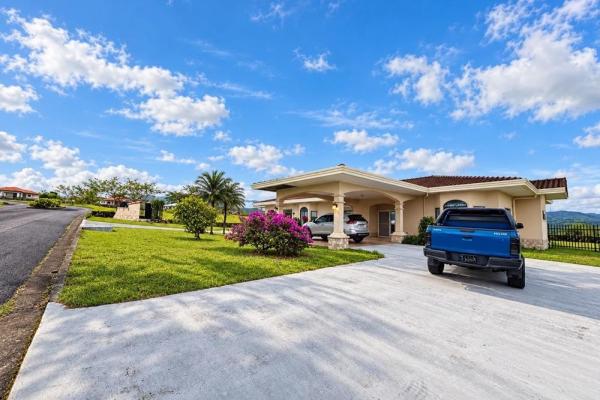 Casa de tres habitaciones en venta en alto boquete
