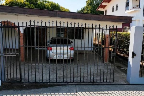 Se vende propiedad de 8 habitaciones con zonificación comercial