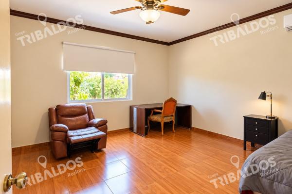 Sale of 2 houses in 1 in costa del este