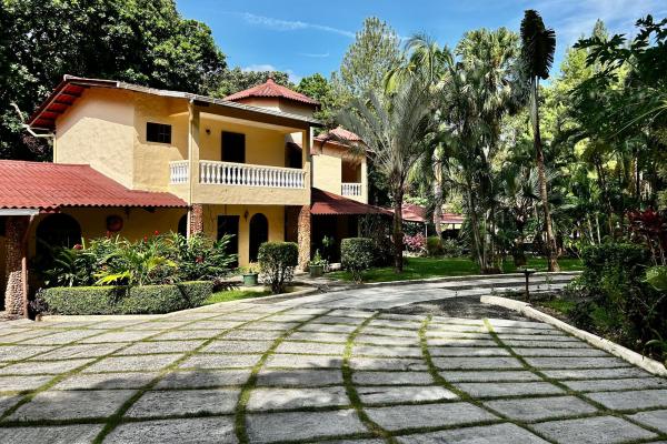 Casa en altos de maría con estudios independientes