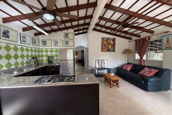 Casa para venta en el corazón de coronado!