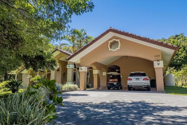 Two villas with 6 bedrooms and mountain views