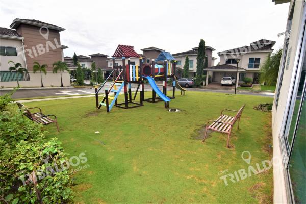 Venta de casa en dorado village en condado del rey