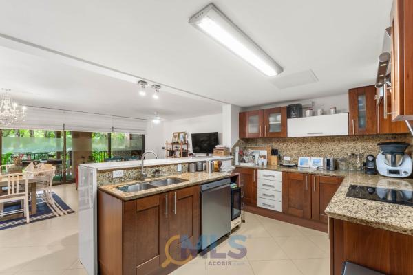 Apartamento con terraza en embassy club courtyard