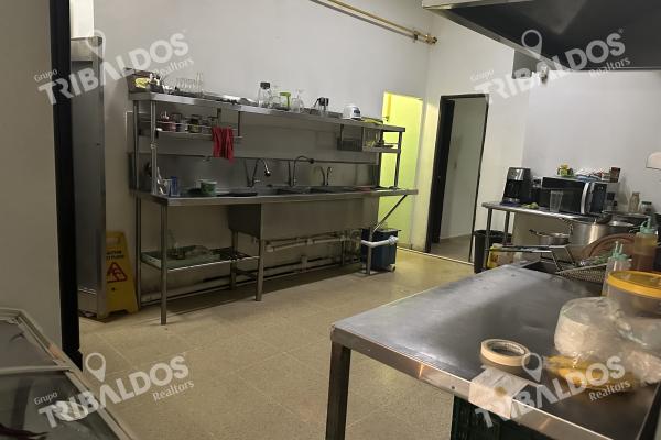 Venta de local comercial rentando en hato pintado a pasos de la 12 de octubre