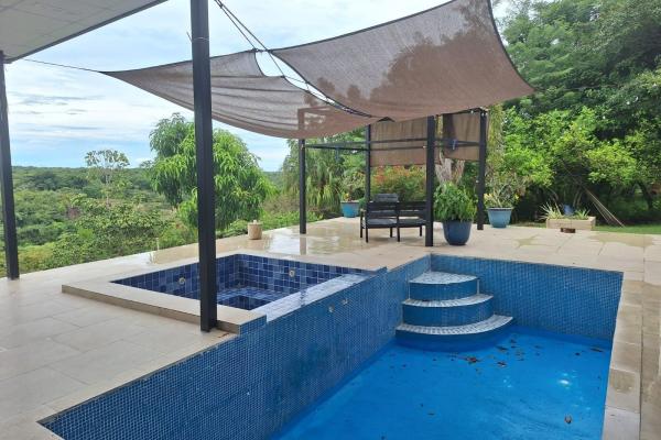 Casa con piscina y 1,8 hectáreas de terreno