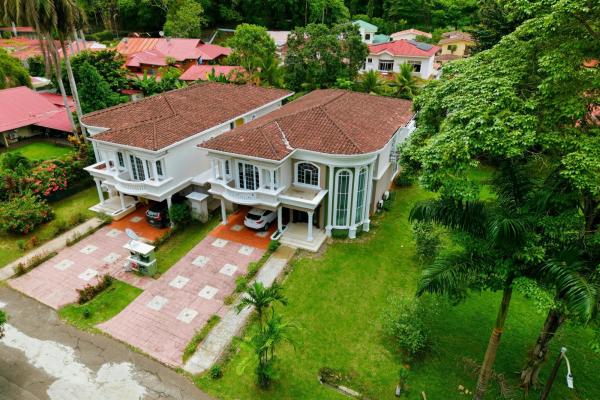 Single family house in llanos de curundu, ancon