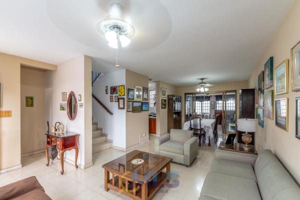 Two-story house with 4 bedrooms in altos de panamá