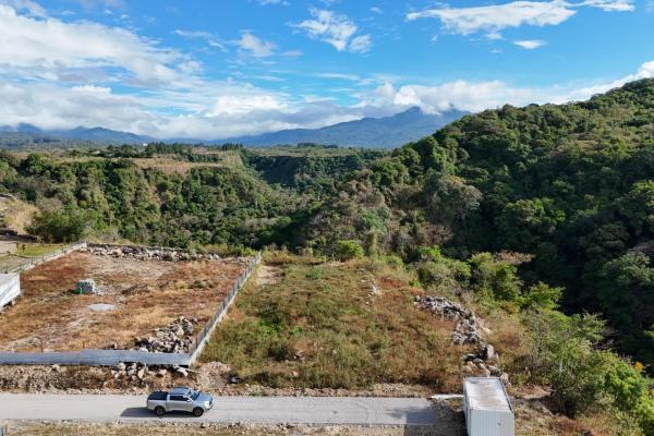 Espectacular casa con vista al cañón y océano en boquete