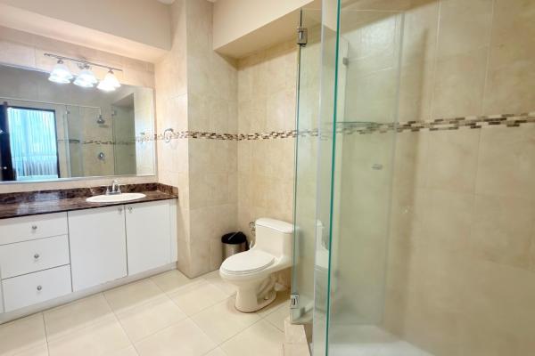 Venta de unidad en ph. grandbay tower