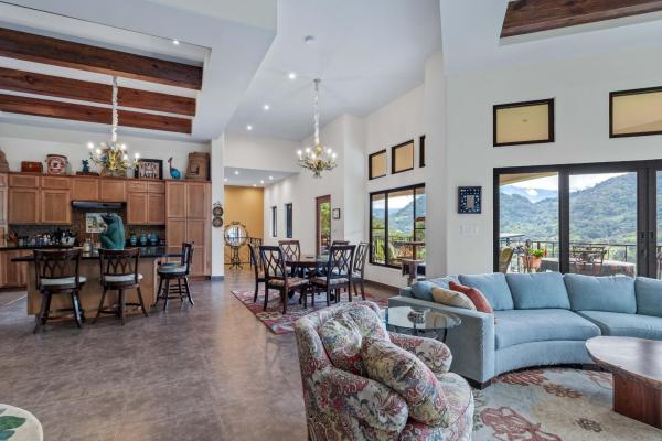 Elegant 4-bedroom furnished estate in boquete