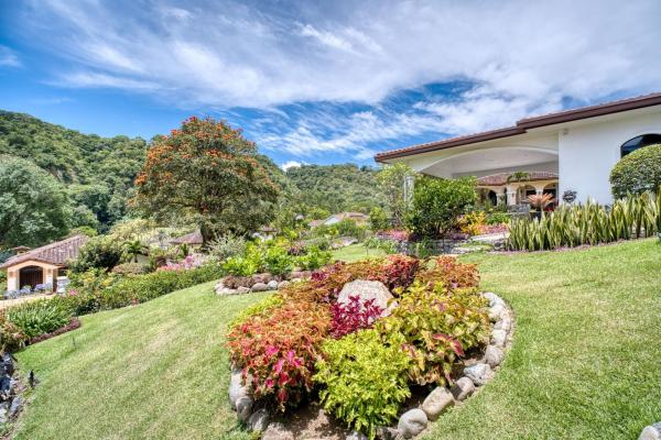 Casa de lujo con jardines en valle escondido boquete