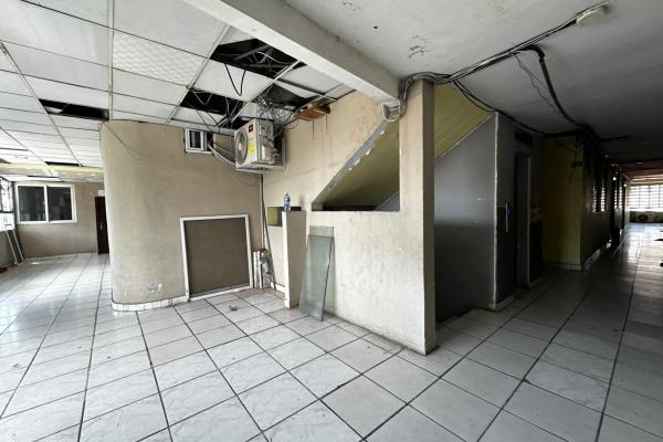 Commercial building for sale