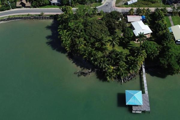 Prime oceanfront estate w/dock & beach, isla colon