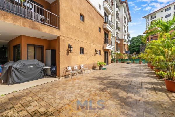 Apartamento con terraza en embassy club courtyard