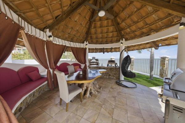 Oceanfront estate — playa malibu, panama