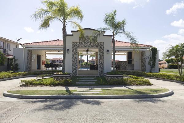 Casa de dos niveles en venta en ph spring hills costa verde la chorrera
