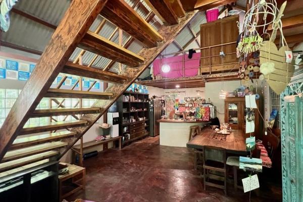 Casa con amplio terreno en la laguna