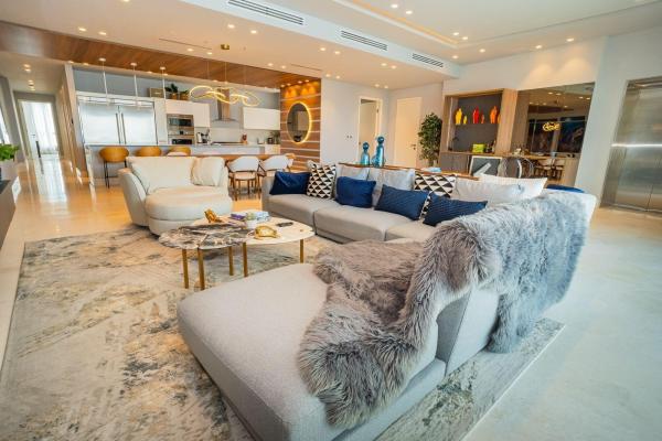 Se vende exclusivo apartamento de 3 habitaciones frente a la isla.