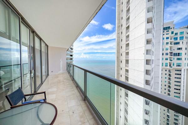 Apartamento en planta alta en punta pacífica, panamá
