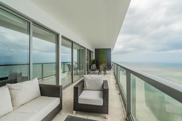 Comfortable high-floor 2-bedroom apartment