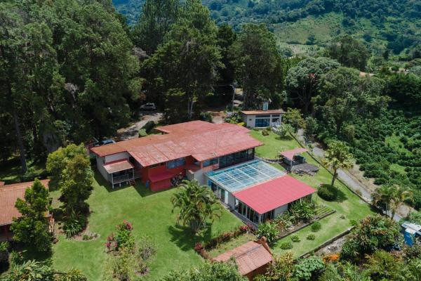 Casa y hotel en venta