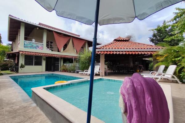 Oasis vía el valle: casa de 4 hab, casita extra, piscina y amplio jardín