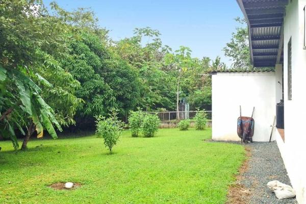Casa en pedasí con área independiente para huéspedes