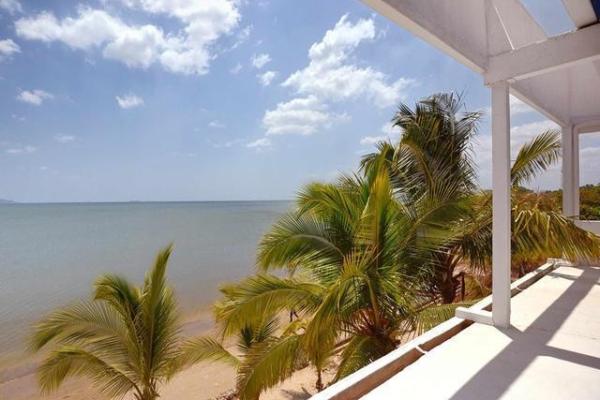 Id 10037 oceanfront italian villa 20 minutes away
