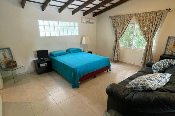 Casa para venta en el corazón de coronado!