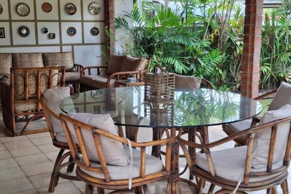 House in la loma with a large patio