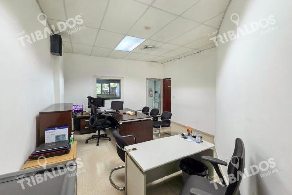 Commercial premises for sale in tumba muerto