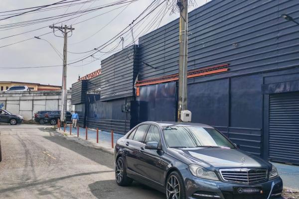 For sale lot / warehouse in chanis
