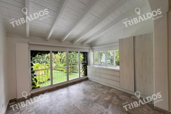 Venta o alquiler de espectacular casa en altos del golf con piscina