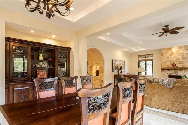 Luxurious estate residence in valle escondido