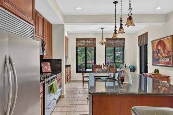 Luxurious estate residence in valle escondido